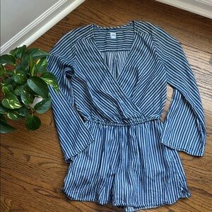 EUC women’s size small Gap Blue and White Striped Wrap One Piece romper w/ Belt